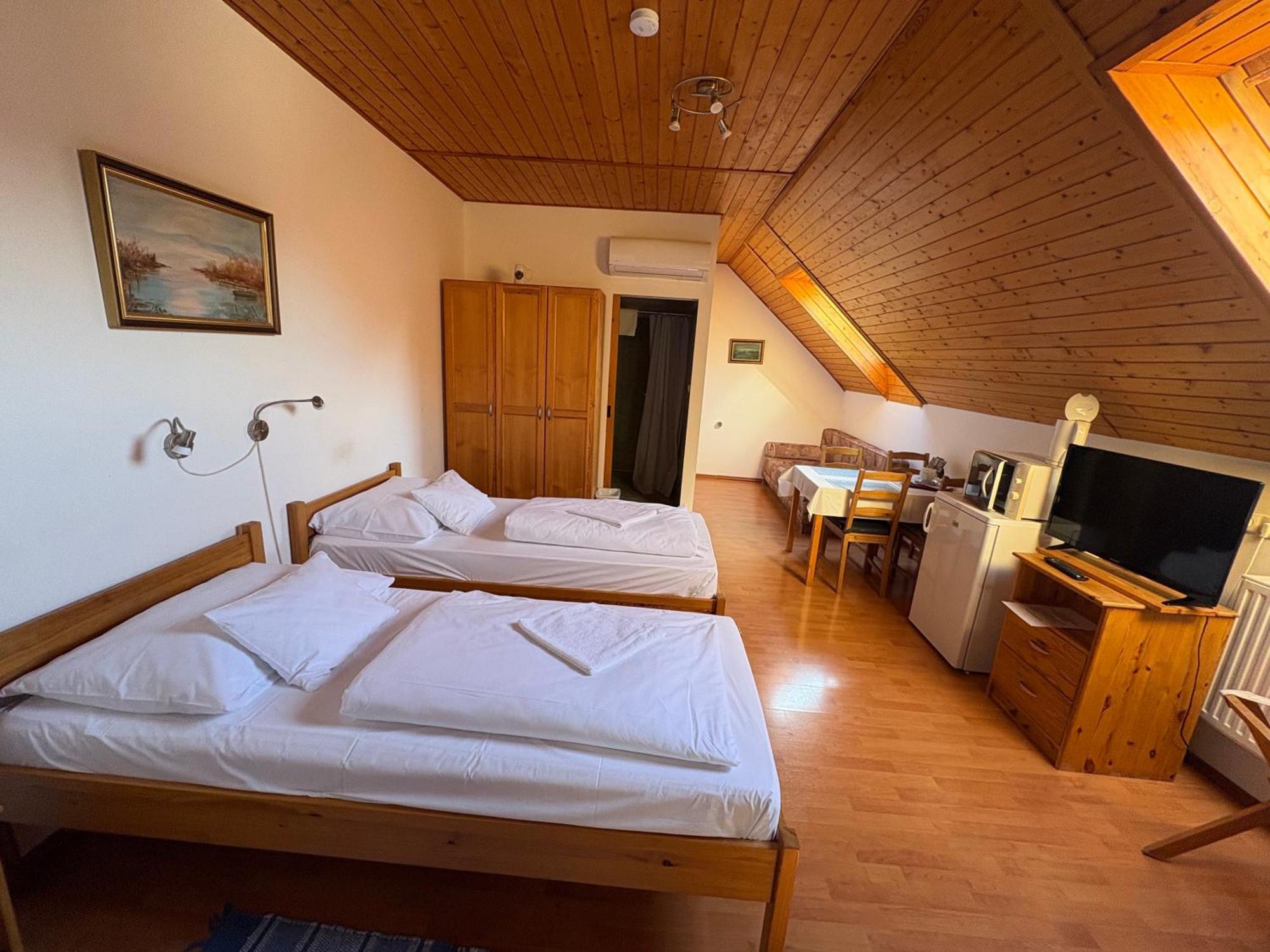 Haramia Csapszek Es Fogado Hotell Szombathely Eksteriør bilde