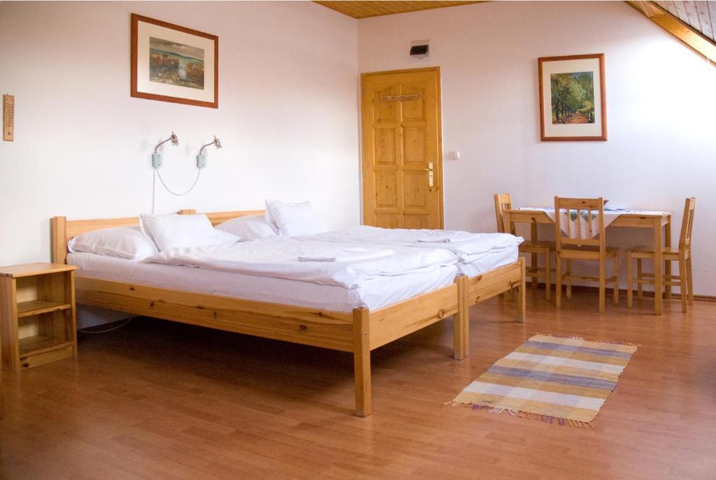 Haramia Csapszek Es Fogado Hotell Szombathely Rom bilde