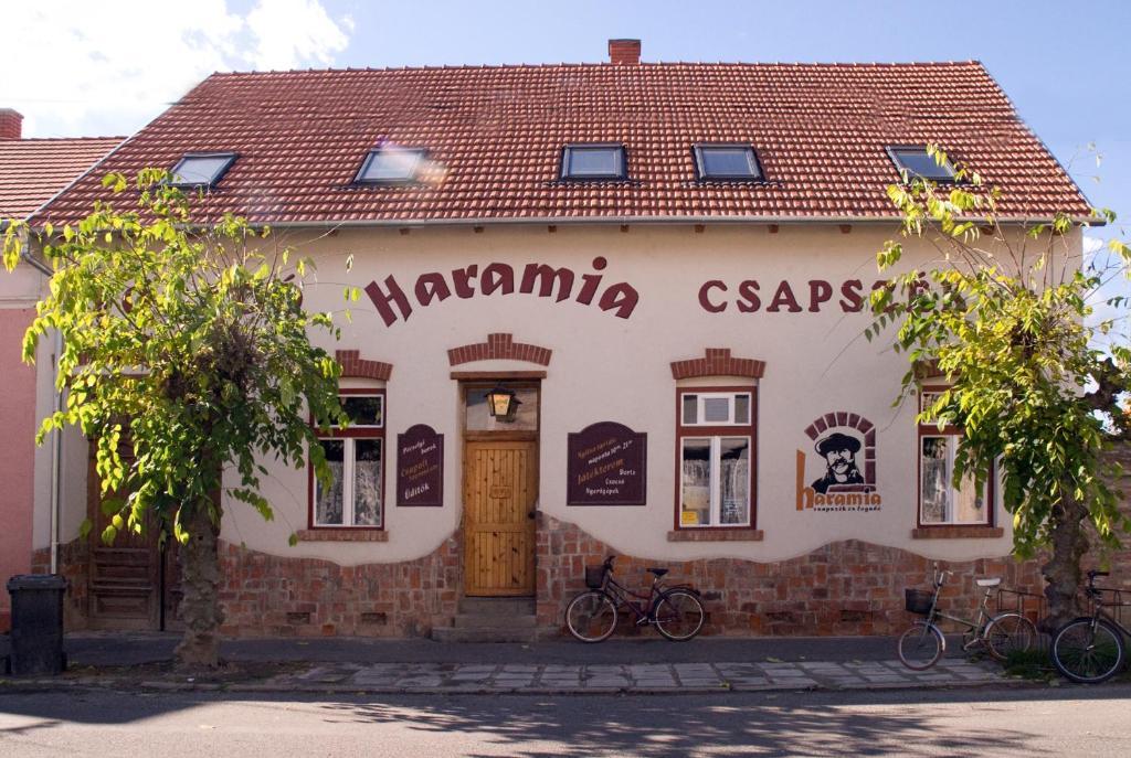 Haramia Csapszek Es Fogado Hotell Szombathely Eksteriør bilde